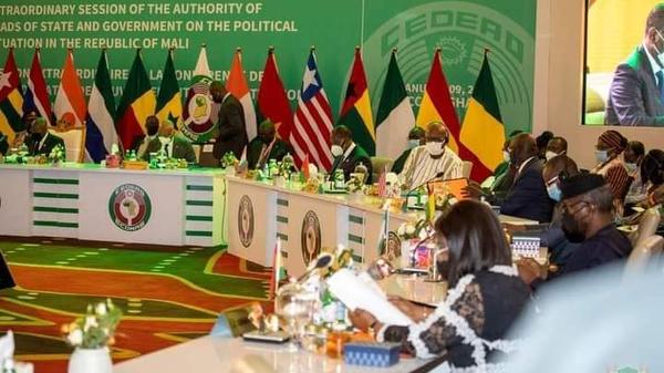 le magasine d'actualités politiques et economiques de la TFA (Time For Africa) | Mali :Voici les lourdes sanctions économiques du CEDEAO